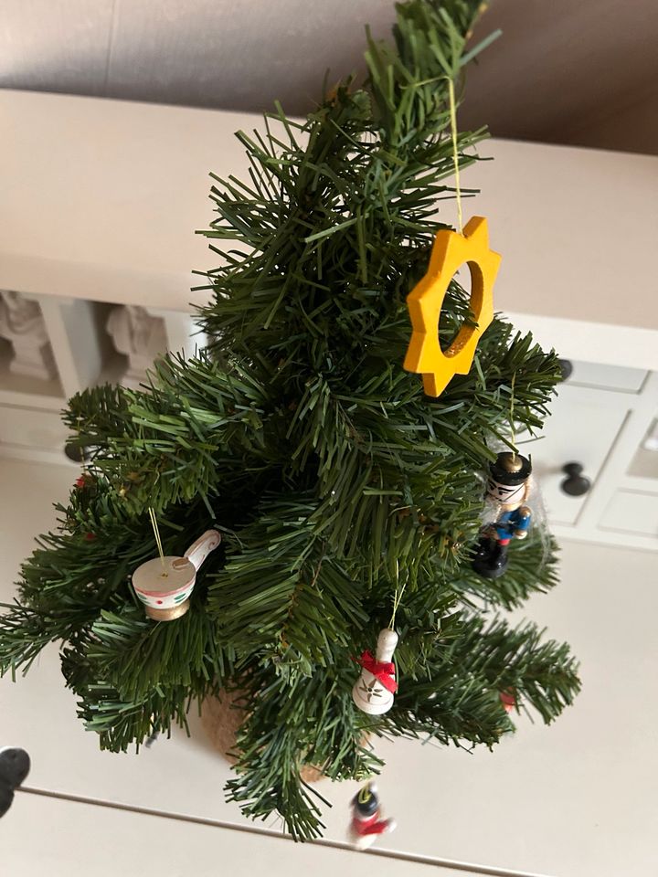 Künstlicher Weihnachtsbaum in Brandis