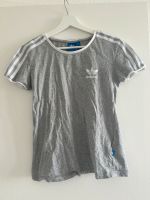 Adidas Tshirt Shirt Oberteil grau mit Streifen Größe 34 Berlin - Mitte Vorschau