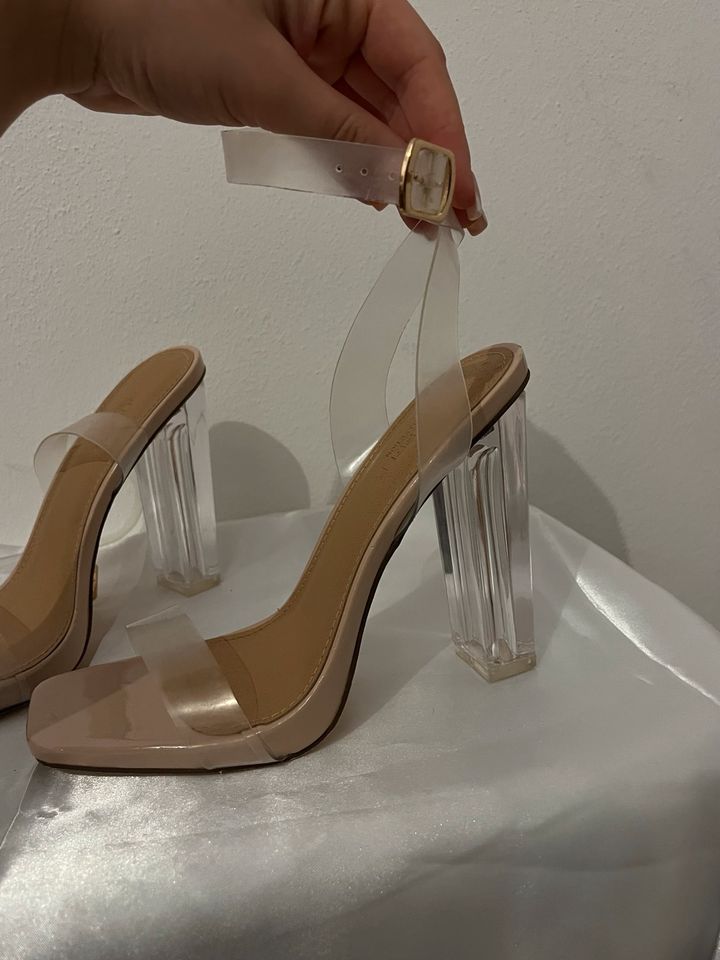 Asos Truffle Collection Sandalen mit transparentem Absatz in Stuttgart