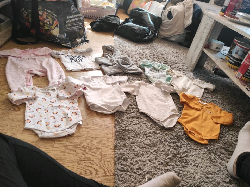 Verkaufe dieses Baby sachen Paket in Bernburg (Saale)