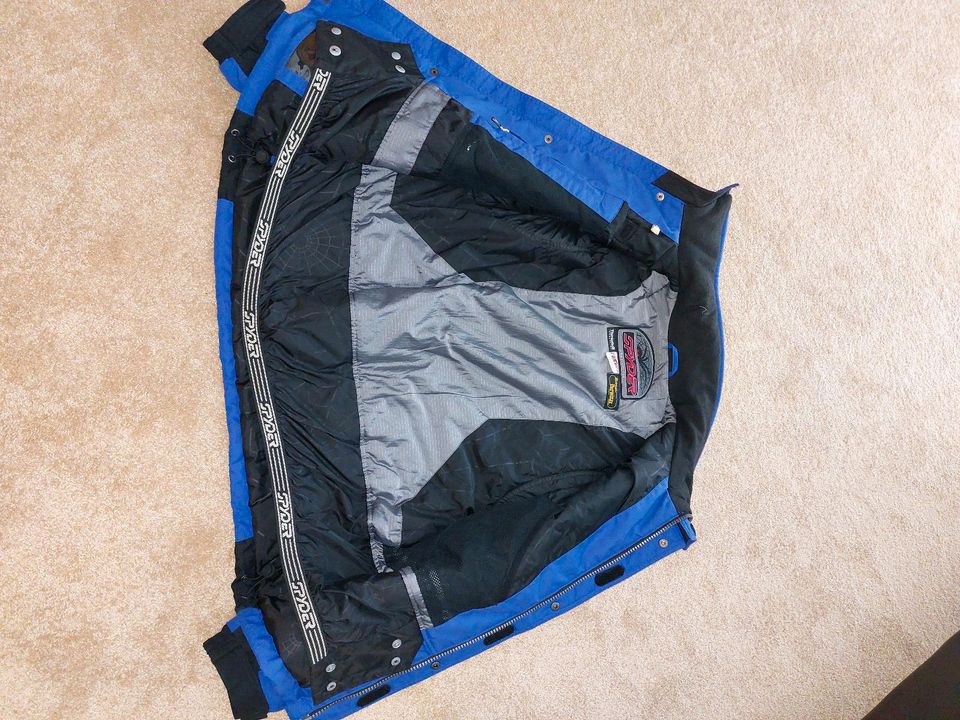 Spyder Skijacke Gr. 50 Lwie neu 3 mal im Schnee gewesen Top in Asbach