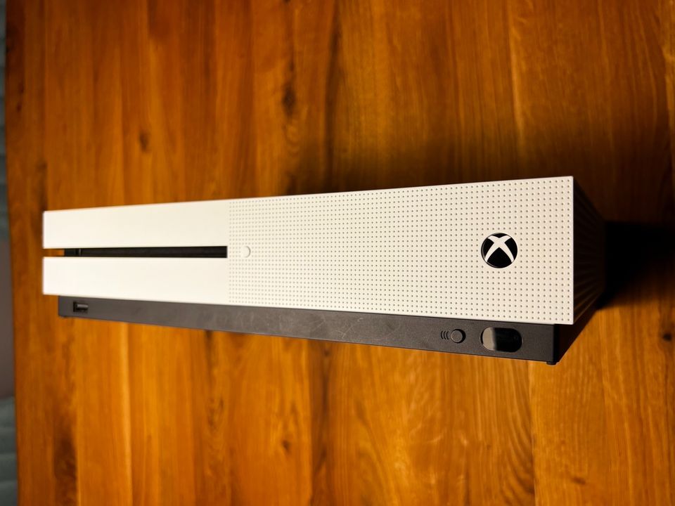 Defekte Xbox One S 500GB, weiß. in München