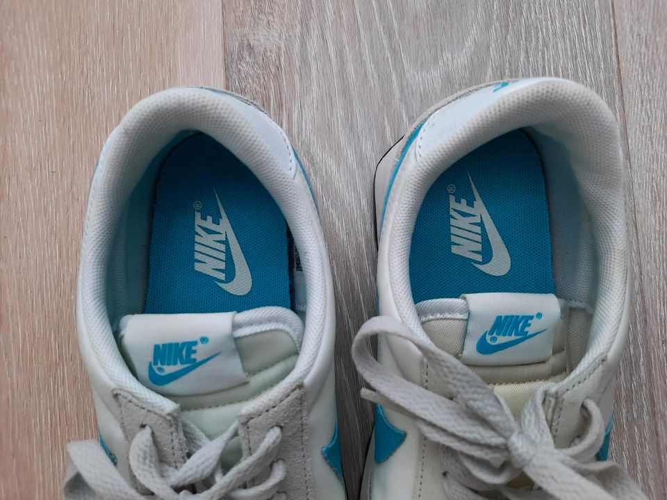 Original Nike Sneaker 38,5 weiß wie neu Laufschuhe in Mönchengladbach