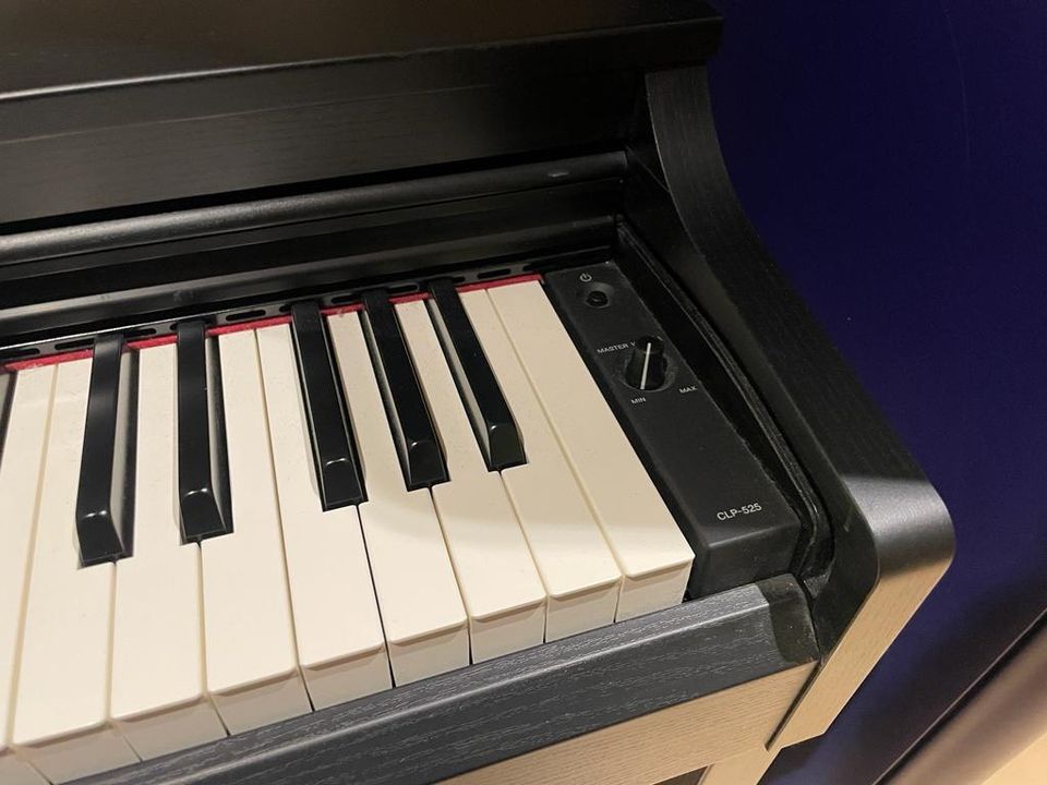 Yamaha Clavinova CLP 525 - E- Piano in Lehrte
