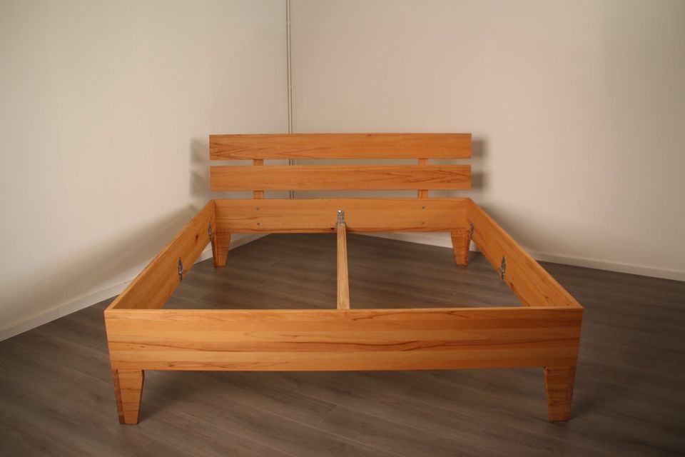 Massivholz • Bett • 180x200 cm • Rotkernbuche • Aussteller • in Kirchlengern