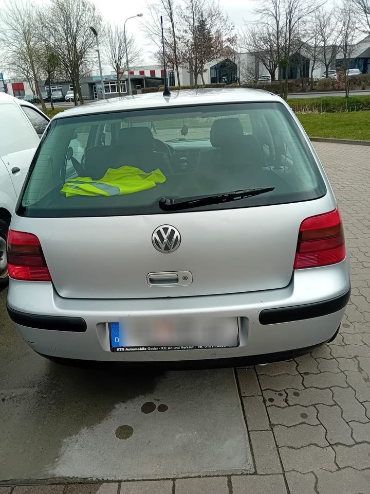 Golf 4  ,4 türe in Goslar