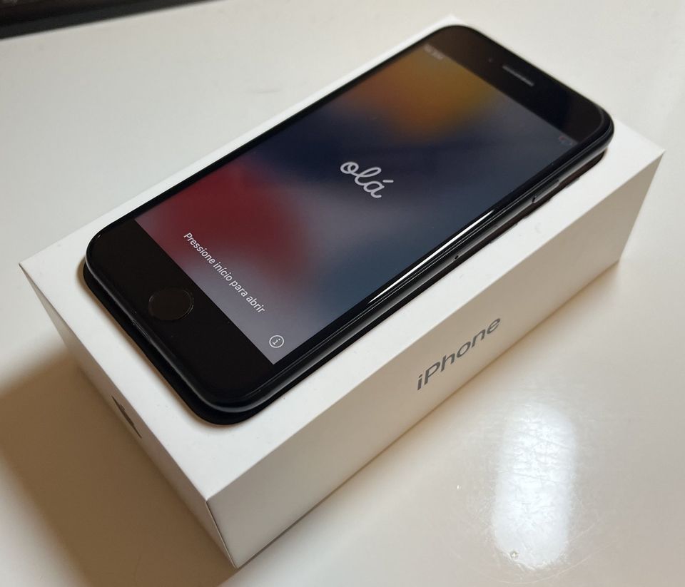 Apple iPhone 7 - 128GB - Schwarz (Ohne Simlock) in Köln