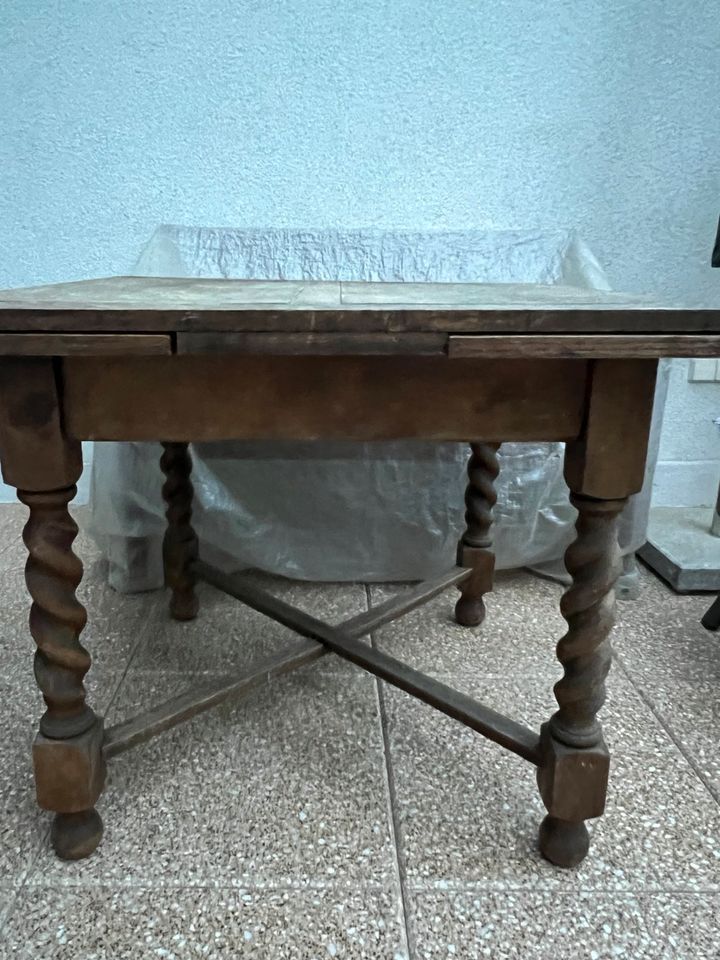 Antiker Tisch in Hannover