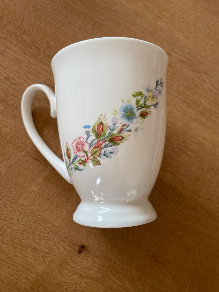 Aynsley Fine Bone China seit 1775 Tasse Becher in Barsinghausen