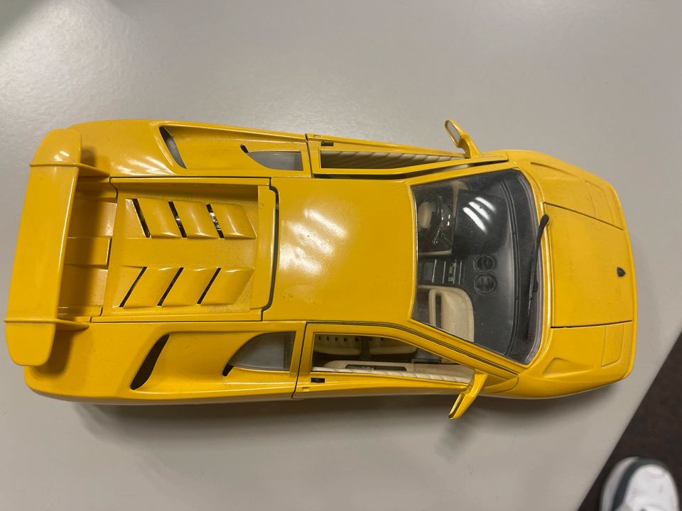 Lamborghini Diablo Top Zustand 1:18 in Bremen