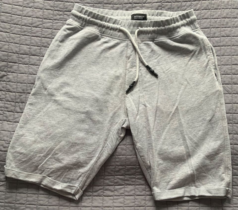 Herren Short, hellgrau, Gr. M, Antargo, Kult in Heiligenhaus