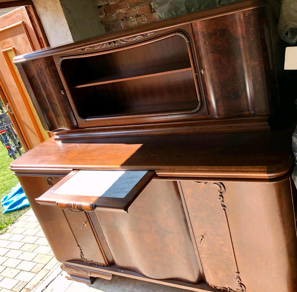 Wohnzimmerschrank antik, Art Deco in Grambin