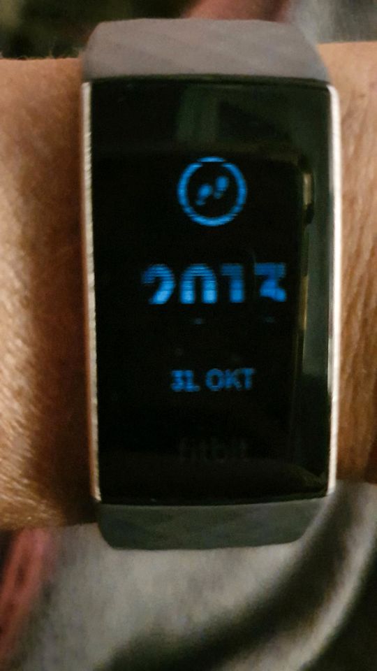 Fitbit Charge 3 mit Zubehör Uhr in Gaggenau