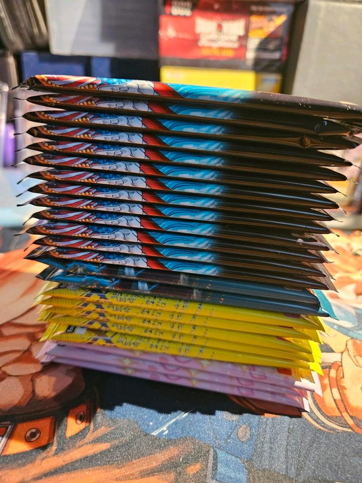 25 One Piece Booster + 5 Dragonball Super Alle Englisch in Berlin