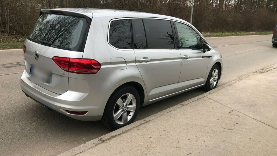 VW TOURAN II 1.2 NAVI+KLIMAAUTO+PDC+TEMPO+7SITZ in Wendlingen am Neckar