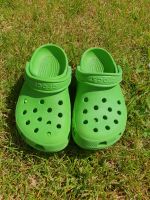 Crocs Clogs Hausschuhe hellgrün Größe 33 34 35 Baden-Württemberg - Reutlingen Vorschau