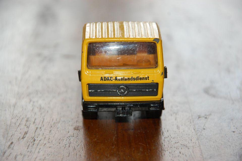 Siku Mercedes Benz 2232 Zugmaschine 2534 ADAC-Auslanddienst 80er in Marktheidenfeld