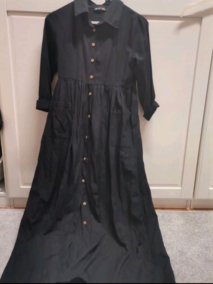 Schwarze maxi blusenkleid XS Beidseite mit Tasche in Berlin