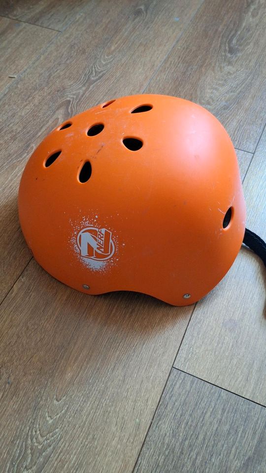 Skate Roller Schutz Helm Nerf orange, blau in Nittendorf 