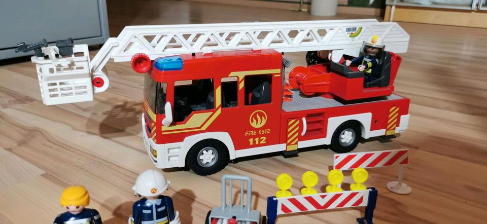 Playmobil Feuerwehr Leiterwagen 5362 incl. RC Modul Fernsteuerung in Schkopau