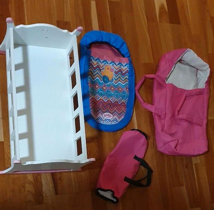 Puppen Bett inkl. Zubehör und BABY BORN Schlafsack in Illingen