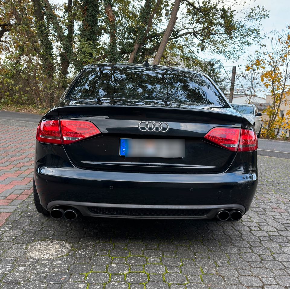 Audi A4 B8 8K S-Line 2.0 TFSI in Lohfelden