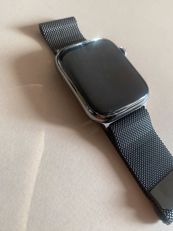 Apple Watch Series 8 NEU! Smartwatch Milanaise Armband 45mm in München