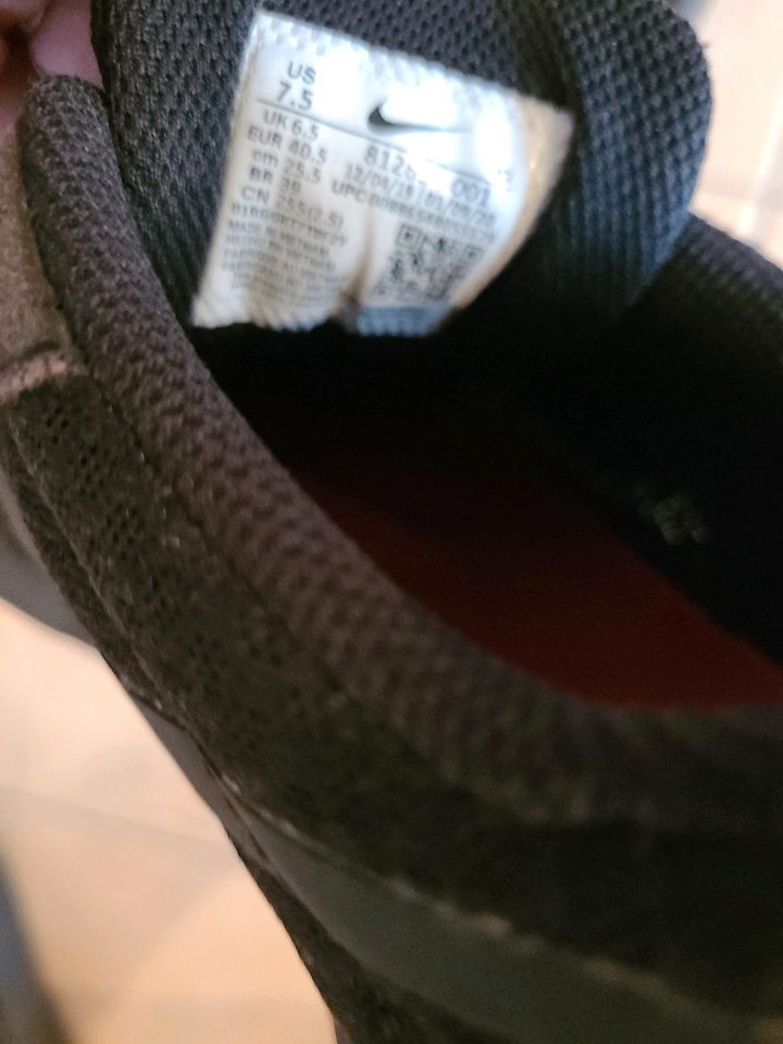 Nike Turnschuhe Größe 40,5 in Mülheim-Kärlich