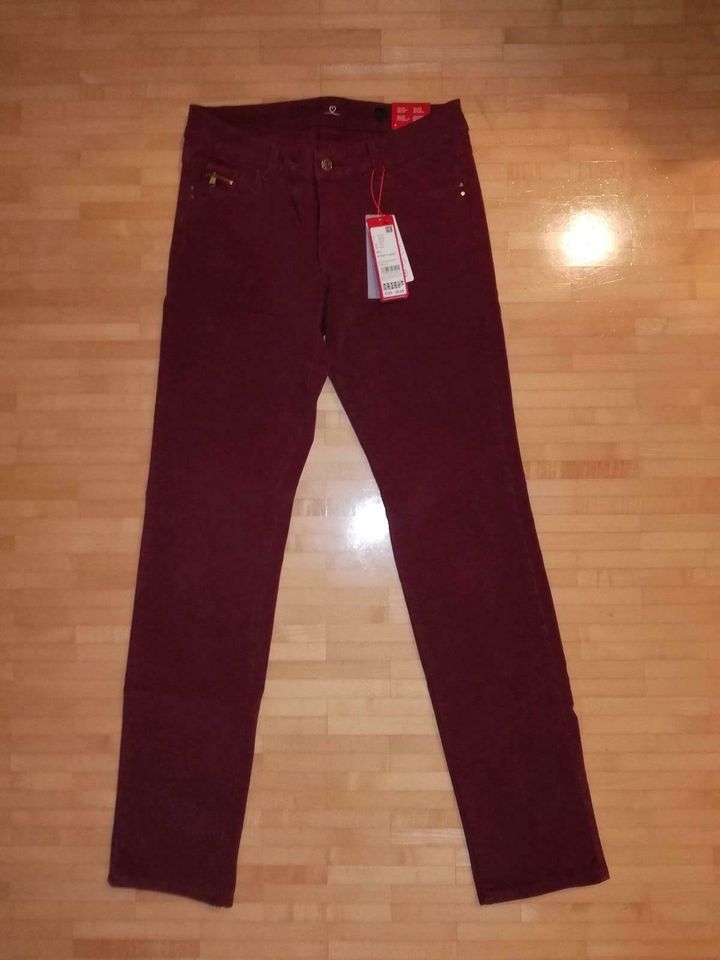 NEU - s. Oliver Jeans Hose Gr. S M 34/32 bordeaux rot slim shape in Gladenbach