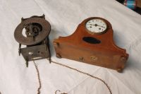 2 antike Uhren Hänge Wanduhr Metall ,Tisch Standuhr Eiche, Vintag Nordrhein-Westfalen - Eitorf Vorschau