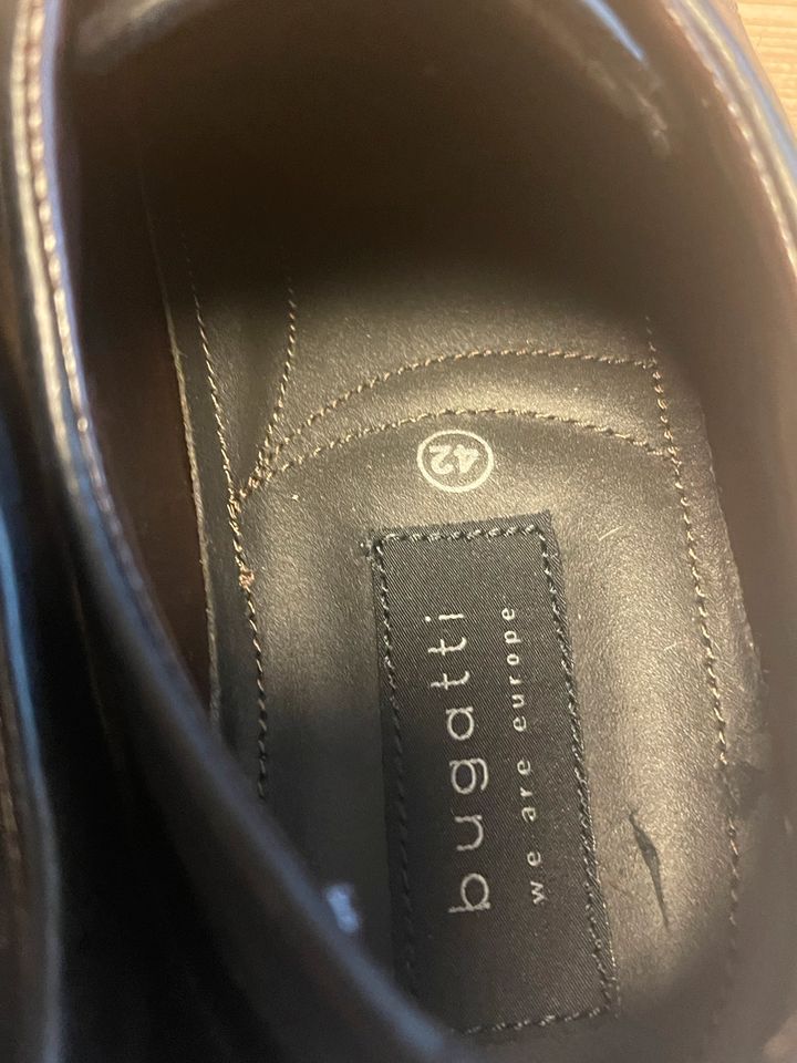 Bugatti Schuhe Größe 42 in Saarbrücken