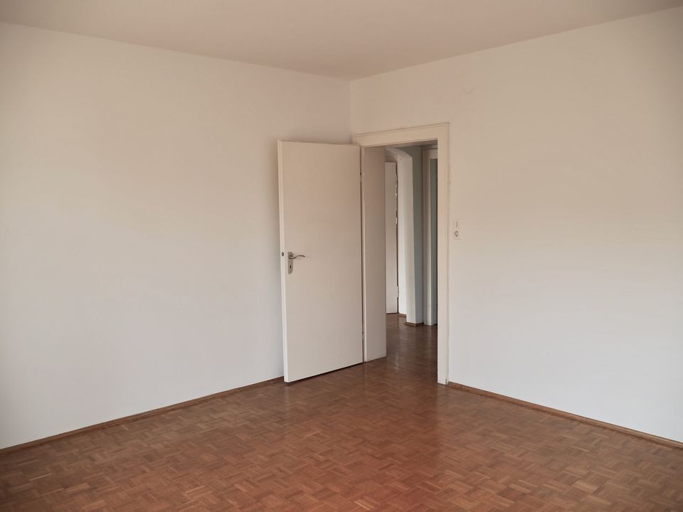 Zweifamilienhaus mit Einliegerwohnung im DG in 90513 Zirndorf in Zirndorf