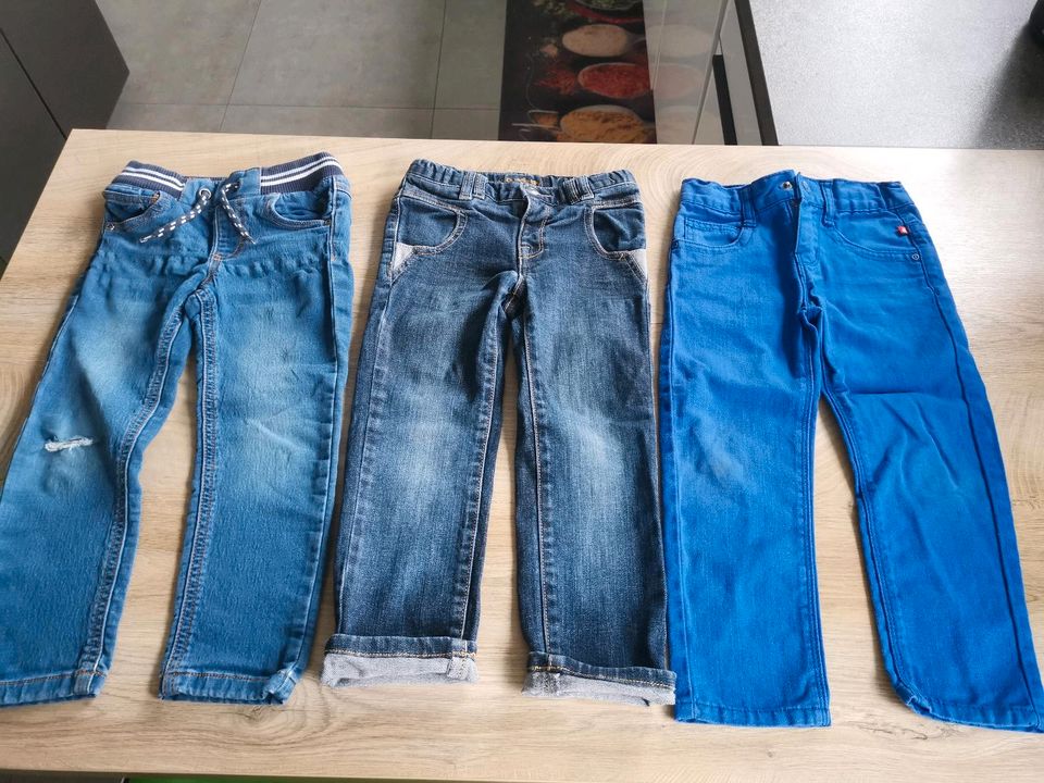Jungen Jeans, Gr 104 in Düsseldorf