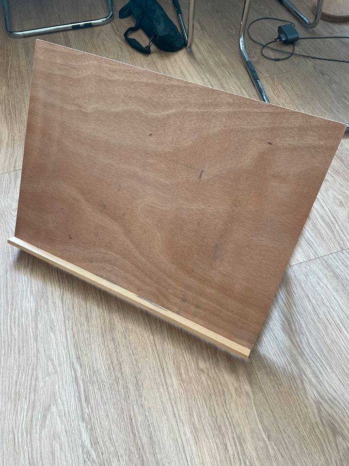 große Tischstaffelei aus Holz in München