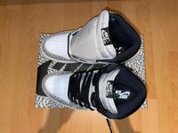 Nike Jordan 1 high white cement Nordrhein-Westfalen - Meschede Vorschau