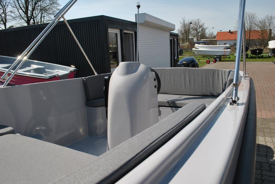 Konsolenboot mit Motor , POlster Sonnendach Führerscheinfrei in Berlin
