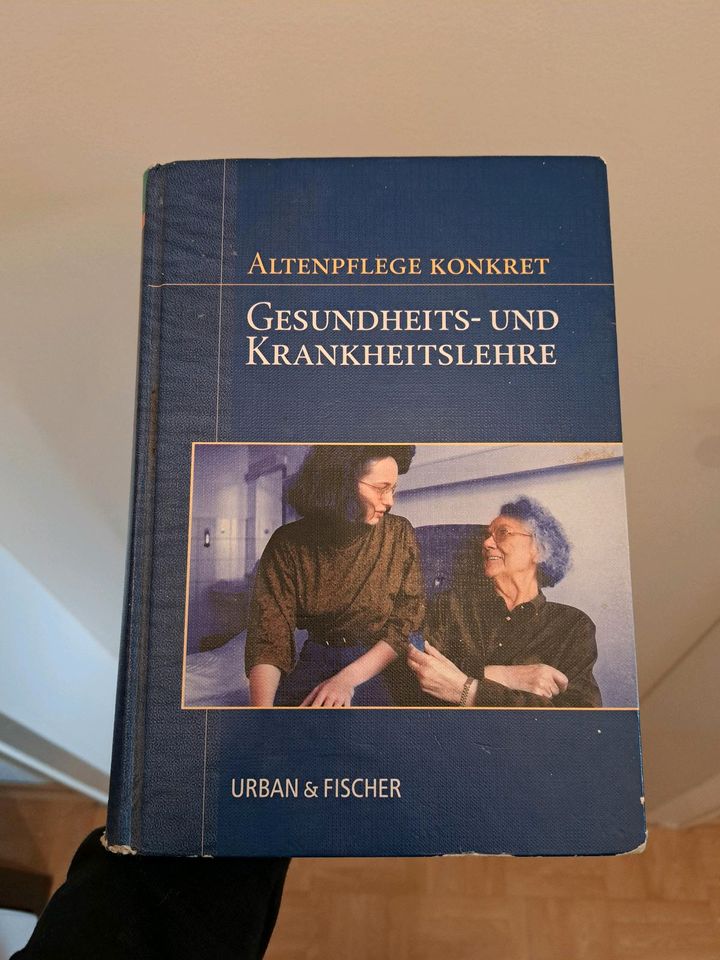 Bücher, Thiemes Altenpflege, Krankenpfleger, Ausbildung, Arnzei in Dillenburg