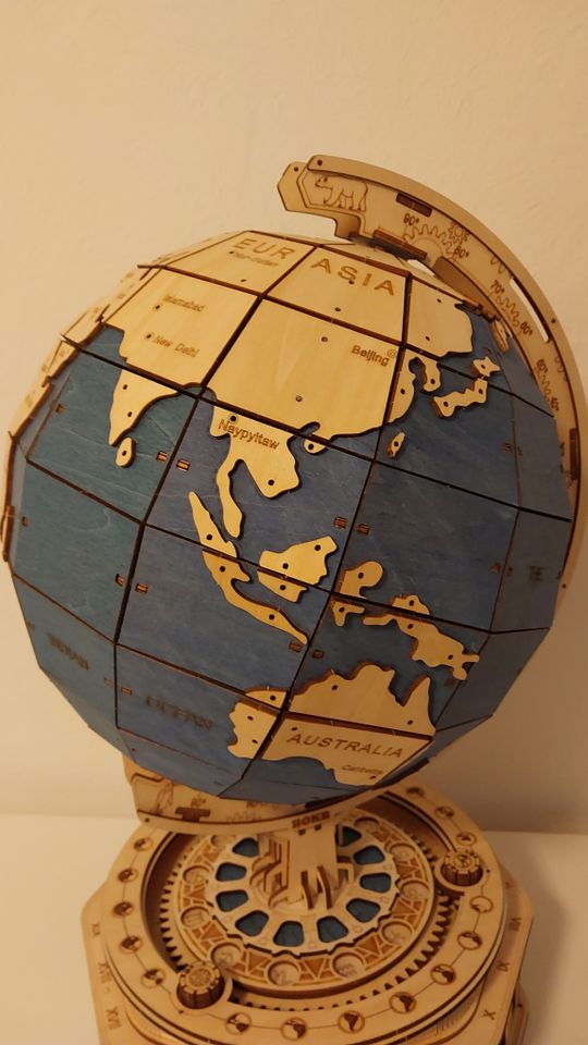 ROKR „The Globe“ / Globus Holz-3D Puzzle aufgebaut, ca. 51 cm in Wiesbaden