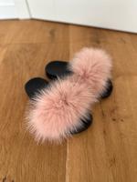 Flauschige Hausschuhe / Schlappen in Rosa - NEUWERTIG Hamburg Barmbek - Hamburg Barmbek-Süd  Vorschau