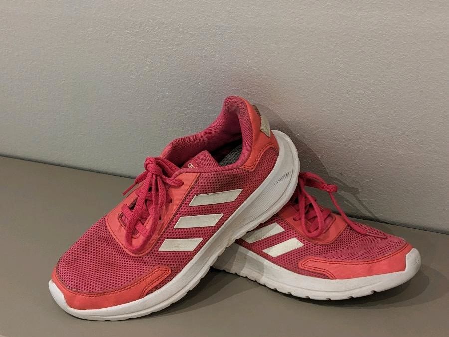 Turnschuhe Sportschuhe adidas pink weiße Sohle 36,5 in Hahnstätten