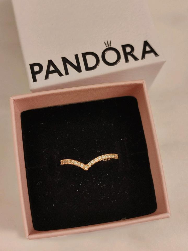 Pandora Funkelnder Wishbone Ring mit glitzer Steinen Gr. 50 in Brake (Unterweser)