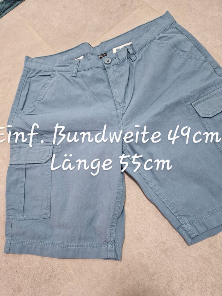 2 Herren Bermudas/Shorts in Aldingen