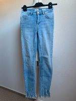 Only Blush hellblau mid waist Skinny Ankle mit Fransen Gr. XS/32 Rheinland-Pfalz - Rengsdorf Vorschau