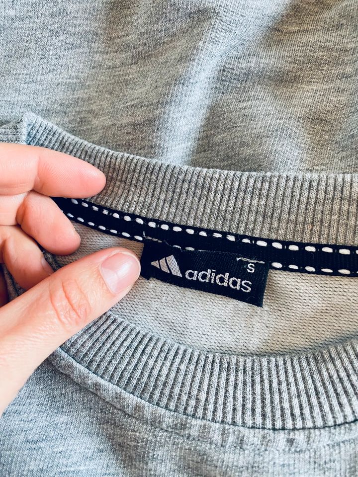 Adidas Pullover / Sweater / Pulli, Damen, grau, schwarz, Größe S in Lippstadt