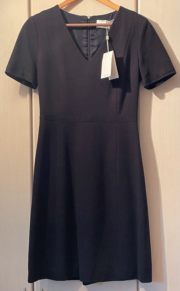 Hugo Boss Kleid, Neu mit Etikett!! Blau, 38 in Freilassing