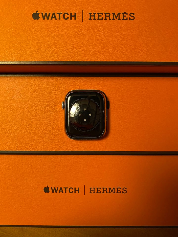 Apple Watch Hermes Series 7 45mm in Ludwigsburg