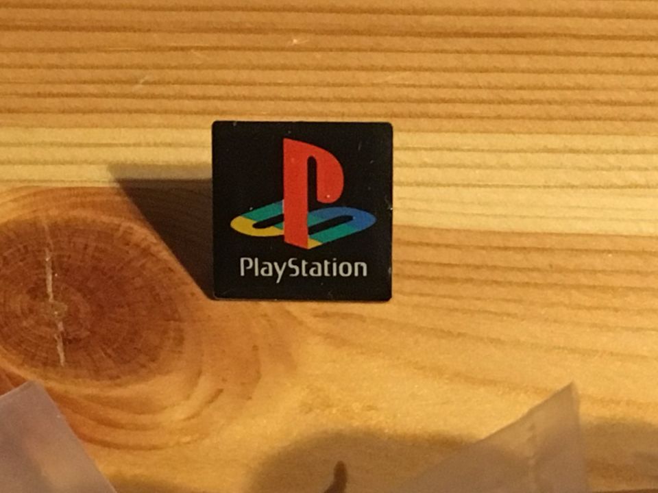 Original Sony Playstation Metall Pin Anstecknadel PS 1 OVP in Buchholz in der Nordheide