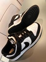 Nike Panda schwarz/weiss Schuhe Dunk Low Düsseldorf - Heerdt Vorschau