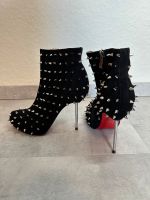 Christian Louboutin High Heels Boots Spikes Nieten 38 Hessen - Fulda Vorschau