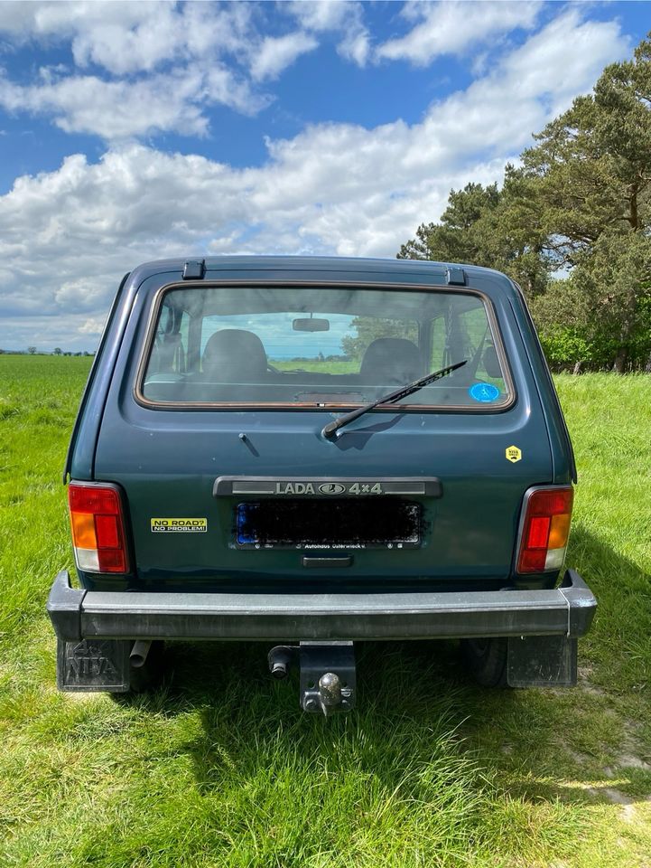 Lada Niva 1,7i Tüv 04/25 in Osterwieck